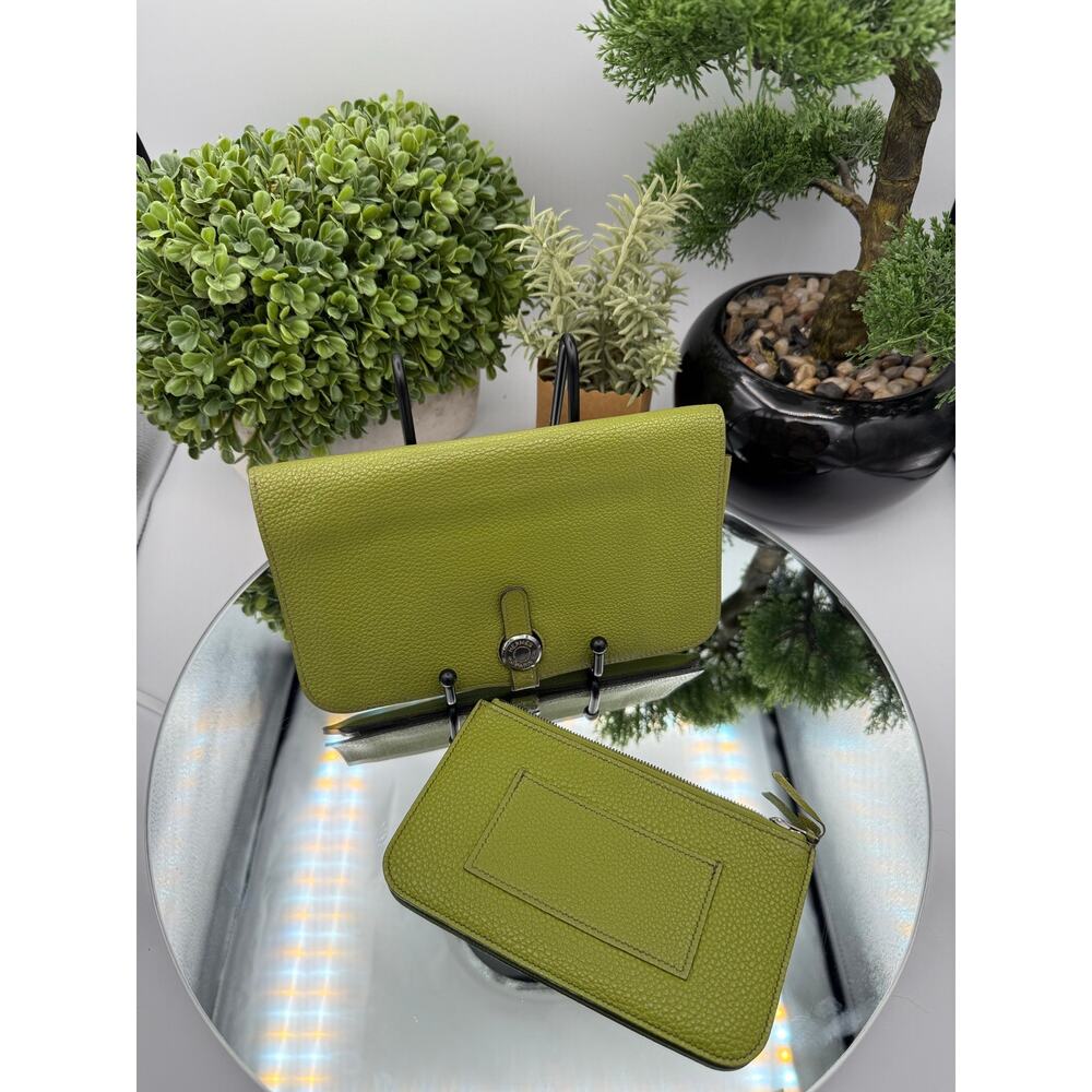 Hermès Dogon Duo wallet featuring a removable pouch in Anis Green Taurillon